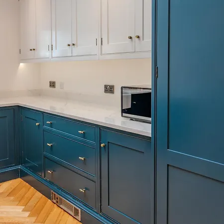Holiday home Sauna, Cinema Room, Parking Bars & Dining Nearby *