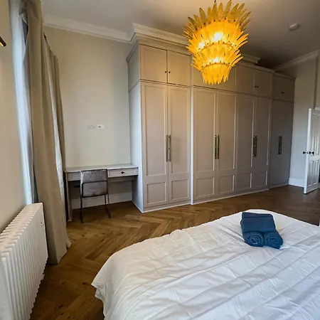 Sauna, Cinema Room, Parking Bars & Dining Nearby *