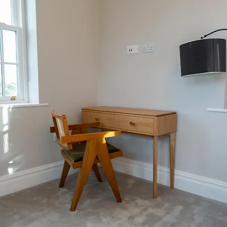 Holiday home Sauna, Cinema Room, Parking Bars & Dining Nearby *