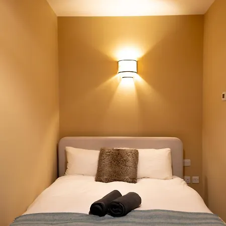 Holiday home Sauna, Cinema Room, Parking Bars & Dining Nearby