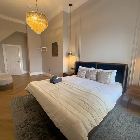 Sauna, Cinema Room, Parking Bars & Dining Nearby
