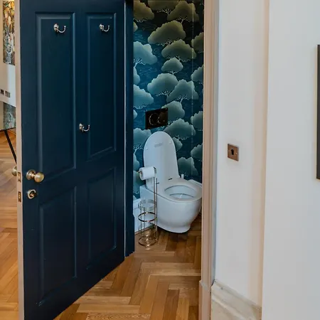 Sauna, Cinema Room, Parking Bars & Dining Nearby Holiday home