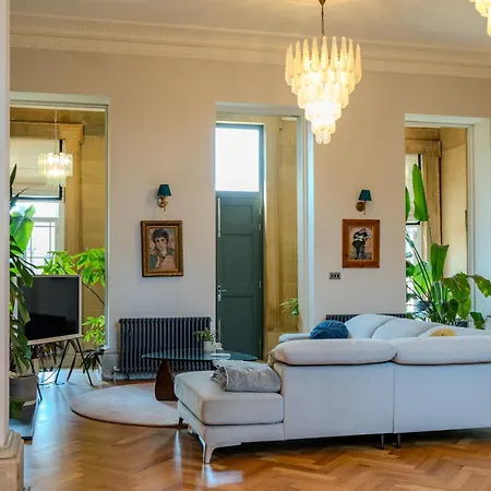 Sauna, Cinema Room, Parking Bars & Dining Nearby *