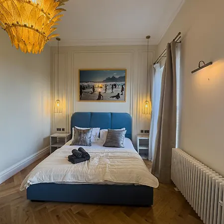 Sauna, Cinema Room, Parking Bars & Dining Nearby Leeds (West Yorkshire)