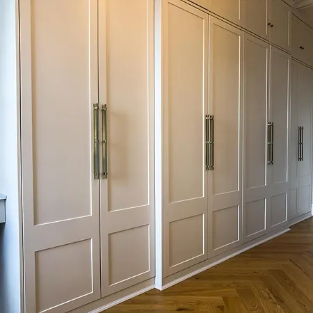 Holiday home Sauna, Cinema Room, Parking Bars & Dining Nearby