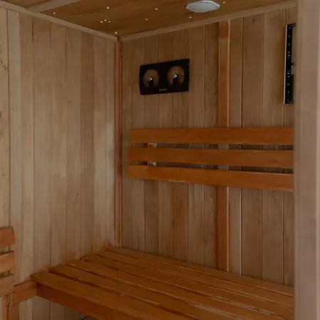 Sauna, Cinema Room, Parking Bars & Dining Nearby *