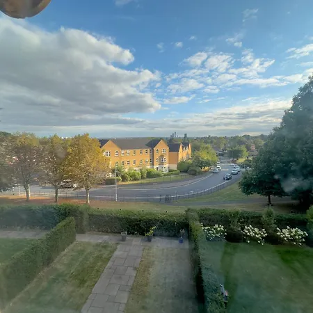 Sauna, Cinema Room, Parking Bars & Dining Nearby Holiday home