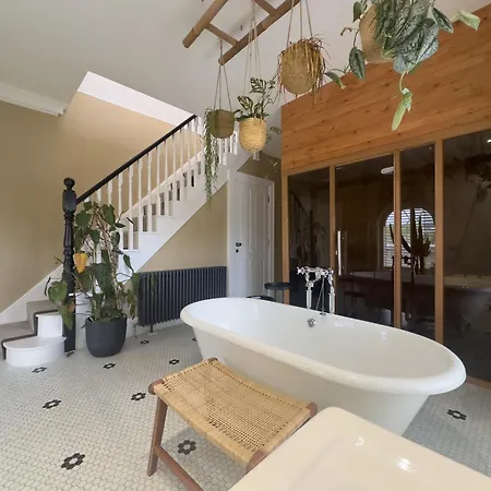 Sauna, Cinema Room, Parking Bars & Dining Nearby Holiday home